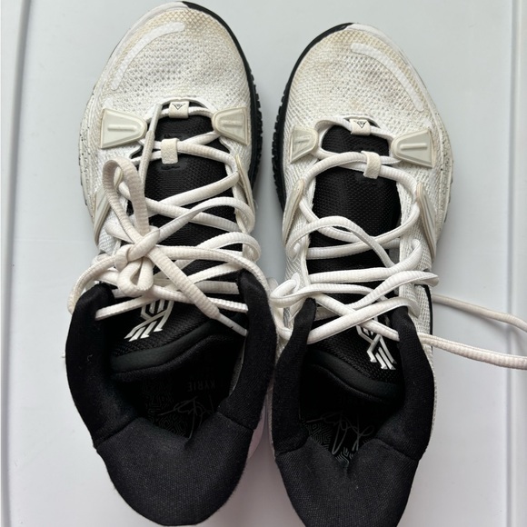 Men’s Nike basketball shoes - Picture 2 of 4